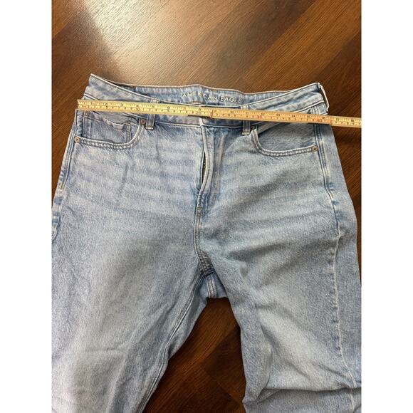 American Eagle Strigid High Rise Mom Jeans Light Wash Casual Minimalist Sz 12 - Picture 5 of 8